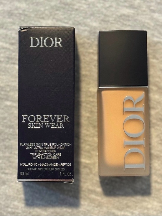Dior Other - Dior Forever Skin Wear Foundation - Beige Bottle with Black Cap